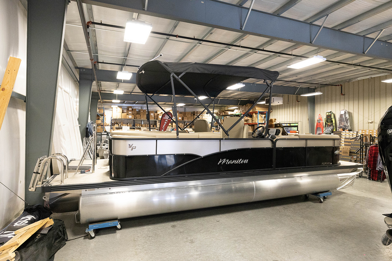 Manitou 2022 Aurora LE VPII Rear Facing Pontoon Boat