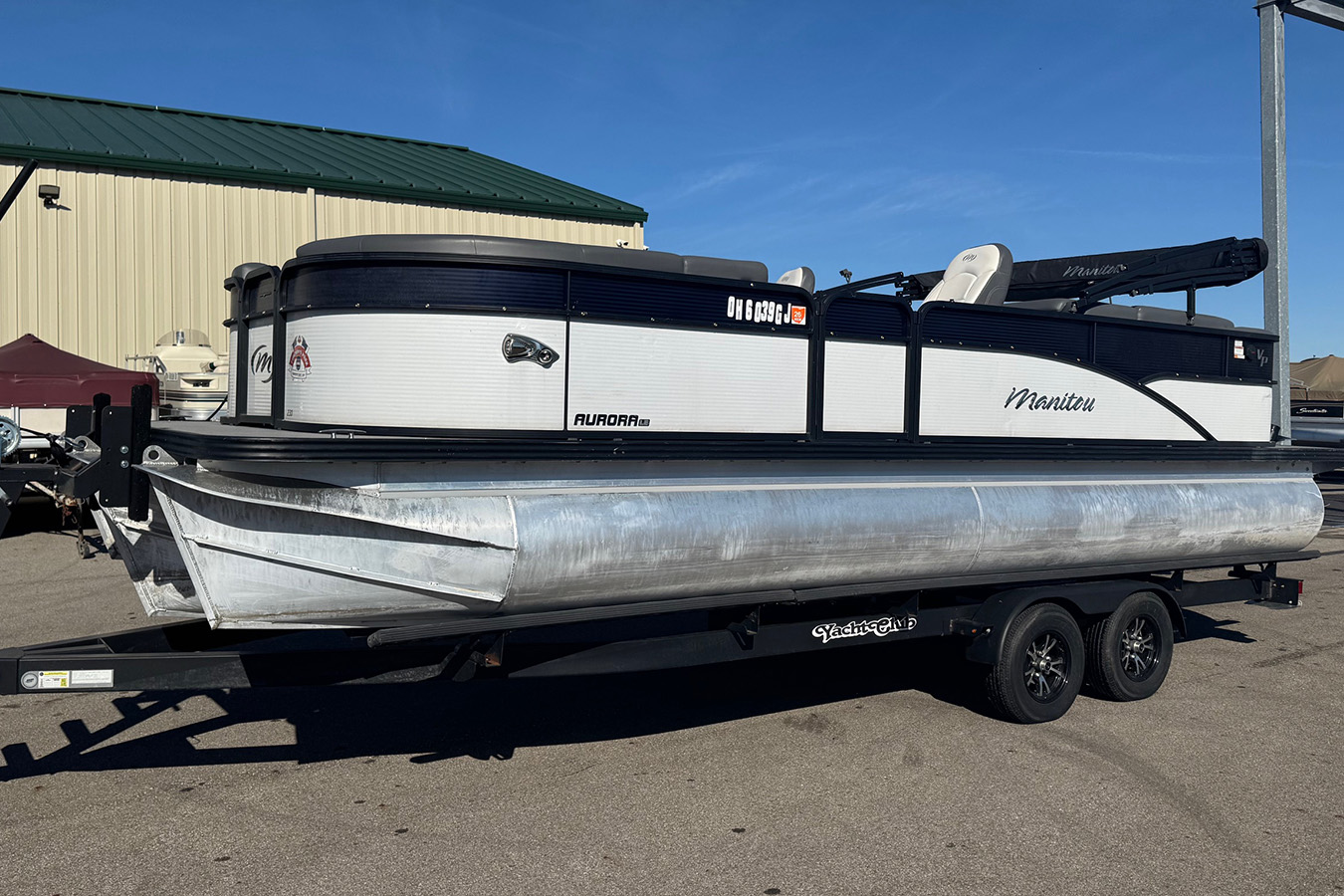 Manitou Aurora LE VP 23 with Mercury 150 L Pro XS